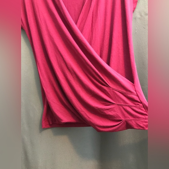 New York & Company fuchsia short sleeve wrap top size small - Picture 3 of 4